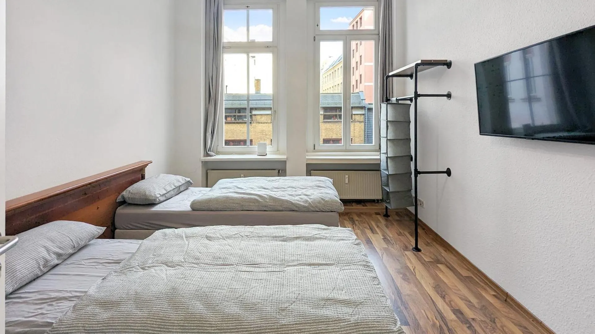 Monteurdreams-De Zentrale, Grosse 5Z Wohnung, 2 Baeder, Kueche Leipzig Apartment