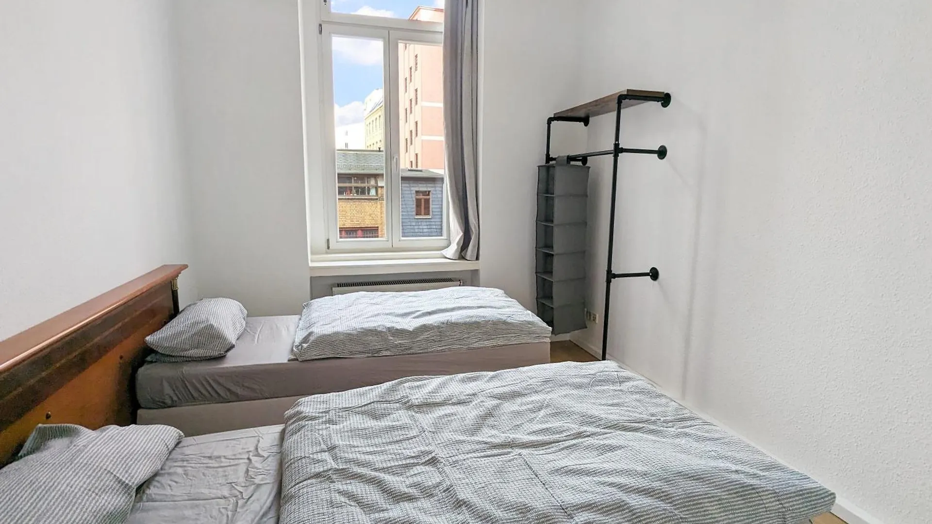 Monteurdreams-De Zentrale, Grosse 5Z Wohnung, 2 Baeder, Kueche Leipzig 0*,  Deutschland