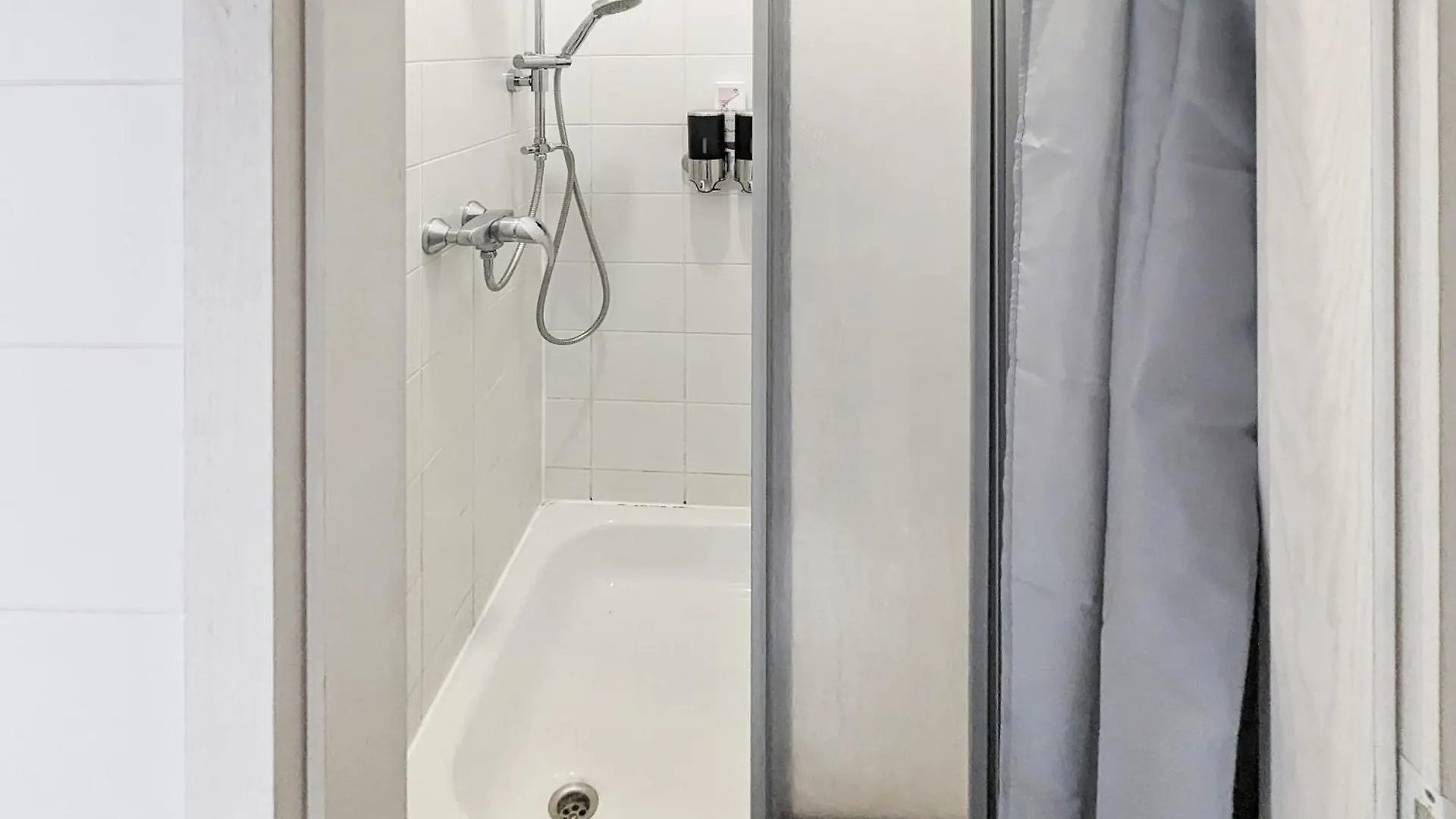 Apartment Monteurdreams-De Zentrale, Grosse 5Z Wohnung, 2 Baeder, Kueche Leipzig