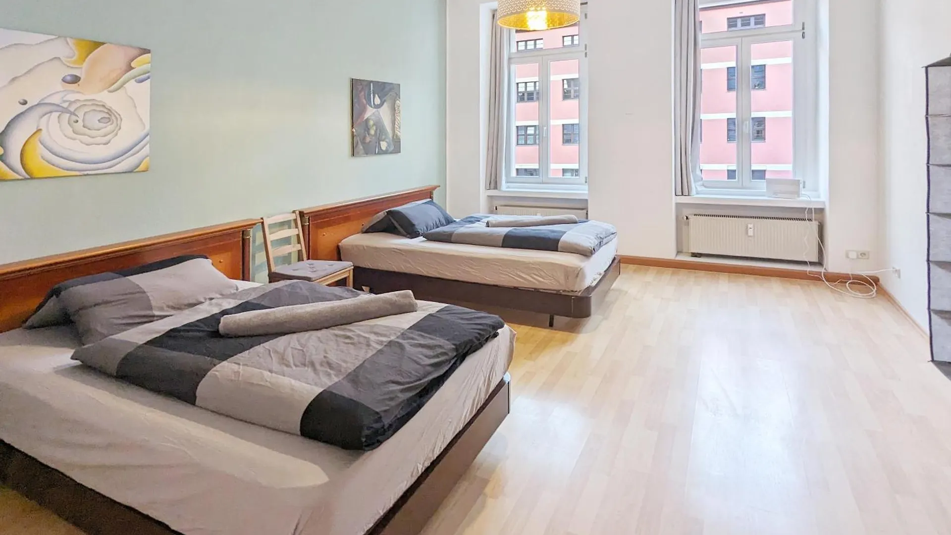 Monteurdreams-De Zentrale, Grosse 5Z Wohnung, 2 Baeder, Kueche Leipzig Germany